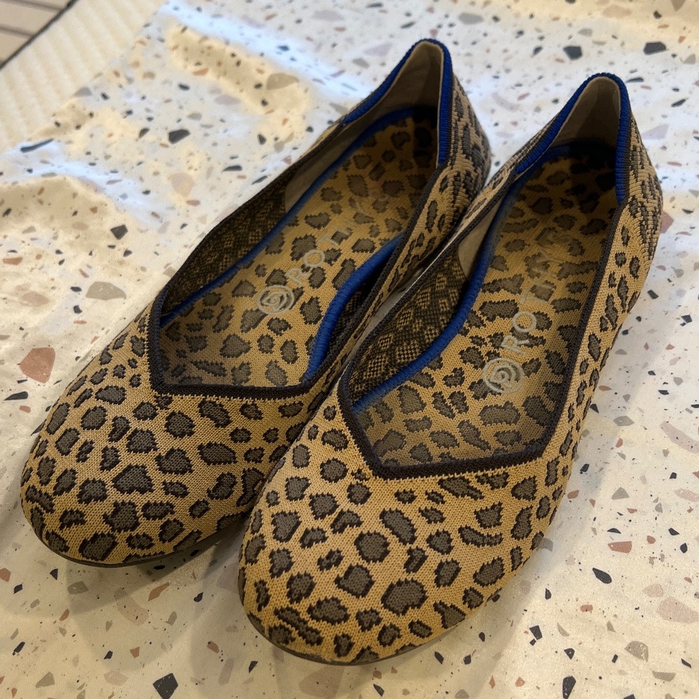 Rothys~Womens 9~Leopard Print Fabric Slip On Ballet Flats~The Round Toe~Retired